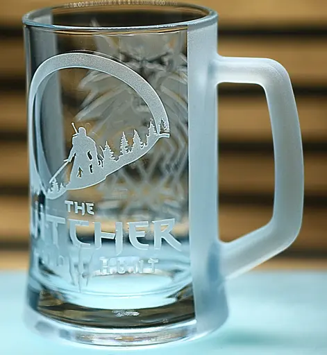 Пивний келих 660 мл пивна кружка гри Відьмак подарунок для фаната гри The Witcher кухоль з гравіюванням - фото 3