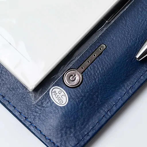 Шкіряний синій бізнес щоденник-органайзер з бездротовою зарядкою з вбудованим Powerbank і флешкою з ручкою в коробці із якісного картону - фото 8