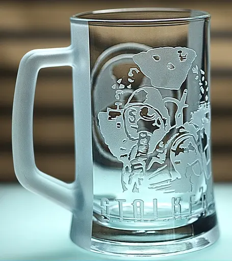 Пивний кухоль 660 мл STALKER 2 з гравіюванням подарунок бокал для фаната зони Сталкер - фото 2