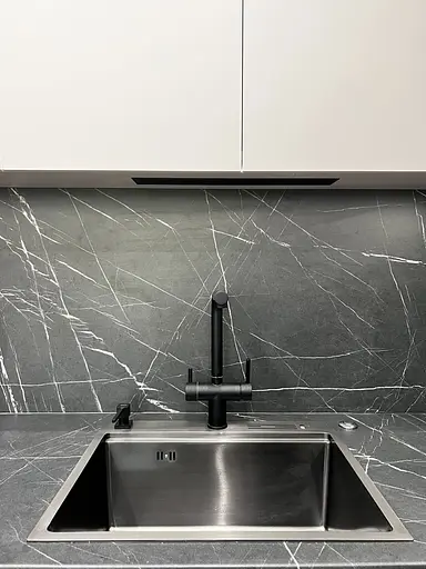 Смеситель для кухни с выдвижным изливом и подключением к фильтру черный Nett FWB-33 Черный - фото 4