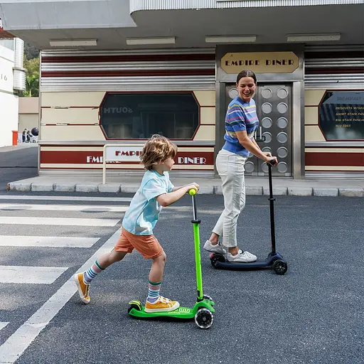 Самокат Micro Maxi Deluxe Neon LED Зелений папуга (MMD232) - фото 8