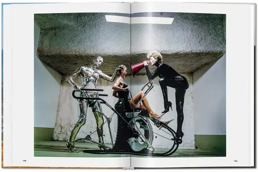 Helmut Newton - фото 11