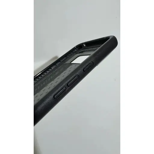 Оригинальный противоударный силиконовый чехол Tech21 Evo Check для Google Pixel 8 (6.2") Smokey Black - фото 4