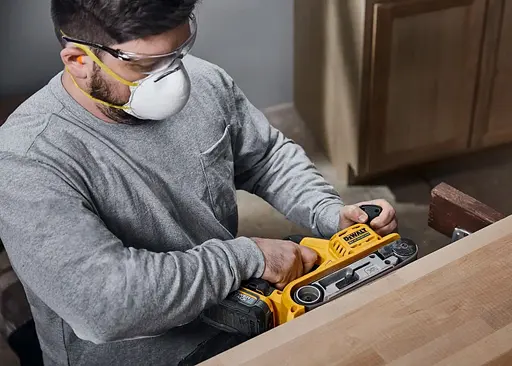 Ленточная аккумуляторная шлифмашина DeWalt без АКБ и ЗУ DCW220N - фото 12