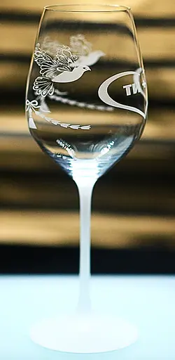 Винний келих 480 мл Ти і Я з голубами весільні фужери  подарунок для пари - фото 2