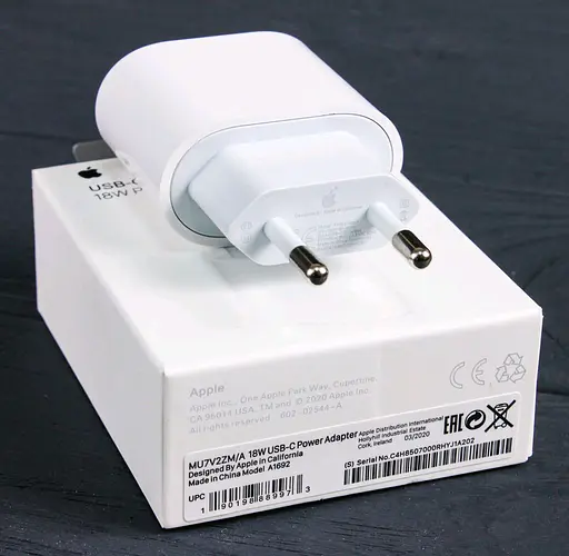 Зарядний набір блок І Type-C 18W + Cable Type-C - Lightning MU7V2 - фото 1