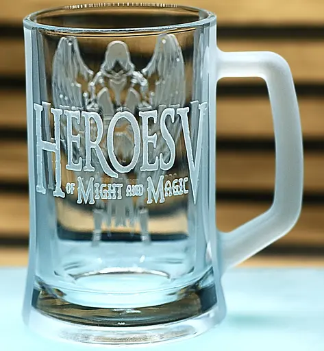 Пивний келих 660 мл Heroes of Might and Magic V подарунок для геймера кухоль з гравіюванням Герої V - фото 1