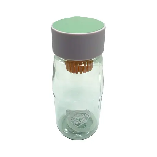 Пластикова пляшка для води із ситечком Bambi 2315 0.7 літра Зелений - фото 1