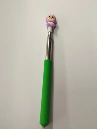 Указка Лабубу labubu телескопическая G-Toys 21 см - 69 см, выдвижная, пикми зеленая - фото 1