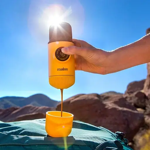 Портативная эспрессо-кофеварка Wacaco Nanopresso желтая, механическая, для молотого кофе - фото 4