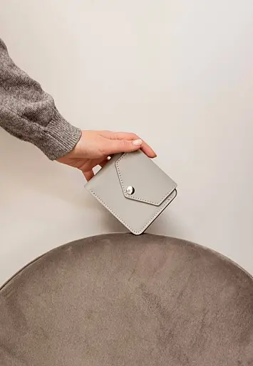 Шкіряне портмоне 4.2 на кнопці сіре - фото 1