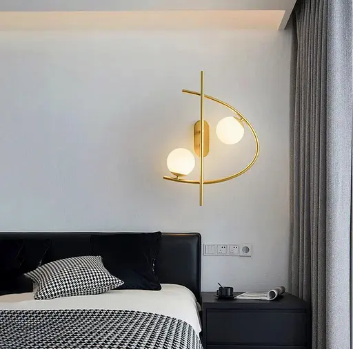 Бра в золотистому корпусі на 2 білих матових плафона Line F Арт. YG8014-W R GD - фото 1