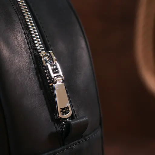 Шкіряний жіночий рюкзак SHVIGEL 21х28х9 см 000200010 - фото 9