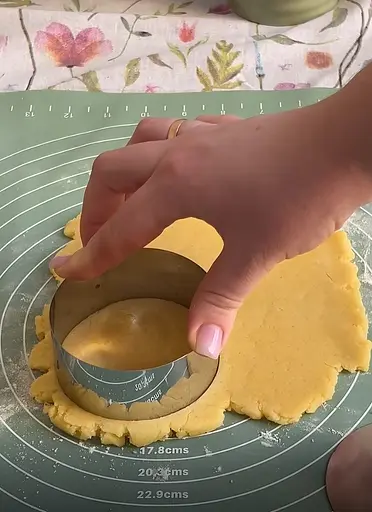 Кругла форма з виштовхувачем для викладки/вирубки салатів та гарніру з нержавіючої сталі Ø 8 H 4 см, Master Class 86187 - фото 6