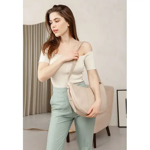 Шкіряна жіноча сумка Круасан світло-бежева - фото 10