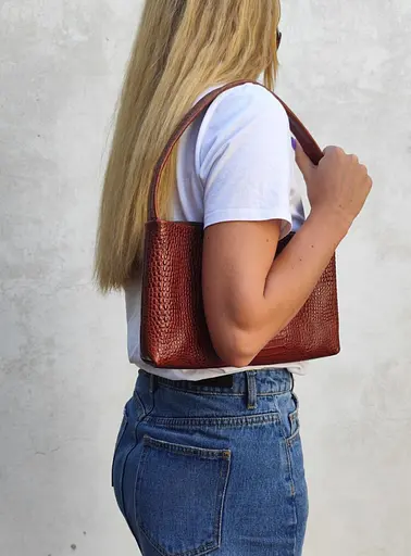 Кожаная женская сумка хобо Tarwa sum0028635 - фото 8