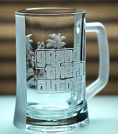 Пивний келих з ручкою 660 мл ГТАз гравіюванням  кружка Grand Theft Auto Подарунок геймеру GTA - фото 4