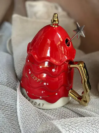 Керамічна чашка Різдвяна ялинка з кришкою та паличкою для розмішування 460 мл Червоний - фото 3