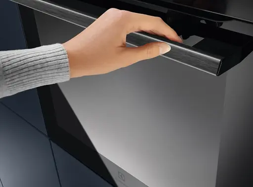 Духовой шкаф электрический Electrolux 72 л A+ дисплей конвекция пиролиз телескопические направляющие черный - фото 4