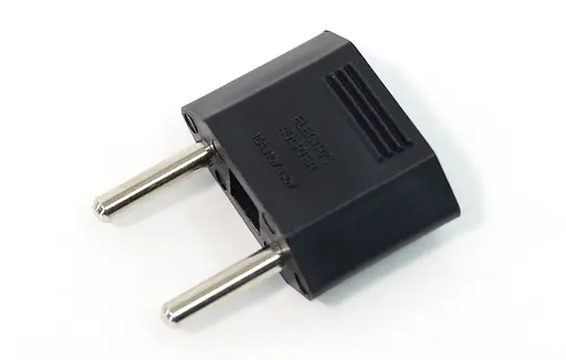 Переходник сетевой универсальный плоский TCOM из вилок США Китай на евро розетку черный - фото 3