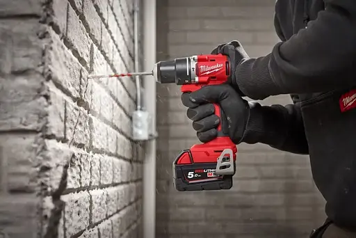 Шуруповерт-дрель аккумуляторный Milwaukee M18 BLPDRC-502C 18В 2х5 А/ч М12-М18 60 Нм 0·1700 об/мин 1.5 кг - фото 3