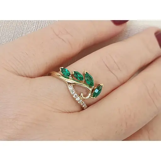 Золотое кольцо с бриллиантами и изумрудом. 202339 18 - фото 7