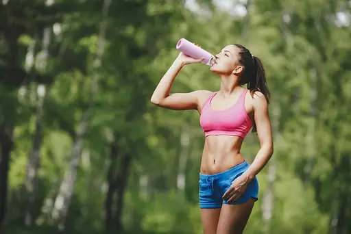 Пляшка скляна OldBro бамбукова кришка із захисним силіконовим чохлом Pink 590 мл - фото 5