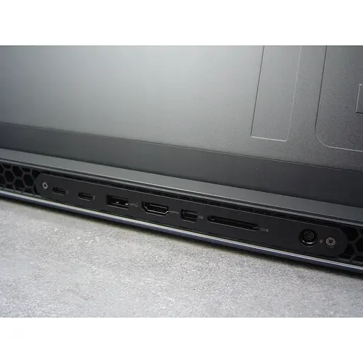 Ноутбук Dell Alienware M18 R2, Intel Core i7-14700HX, 32GB RAM, 1TB SSD, NVIDIA GeForce RTX 4070, QHD+ 165Hz, 18", черный - фото 11