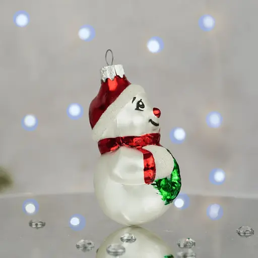 Ялинкова прикраса Санта Шоп Сніговик з вінком червоний скло (4820001180244) - фото 4