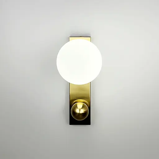 Бра NASH у латунному корпусі з білим плафоном Арт. WB 18/1 AB Line F - фото 1