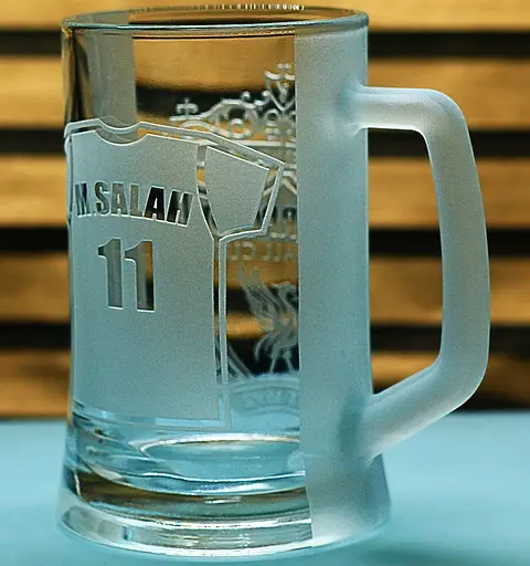 Пивний келих 660 мл Liverpool з гравіюванням подарунок для фаната ФК Ліверпуль футбольний кухоль Салах - фото 6