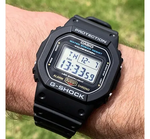 Противоударные часы Casio G-Shock DW-5600UE-1ER с полимерным ремешком - фото 4