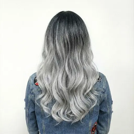 Перука жіноча хвиляста сиво-чорне омбре штучне волосся термостійке 70 см - фото 2