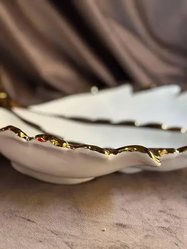 Менажница лист BonaDi З-х секторная из фарфора 39x25,5см Белый с золотым - фото 3