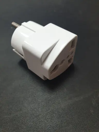 Мережевий перехідник GRAND 220 в 10 ампер під англійську вилку на нашу розетку - фото 2