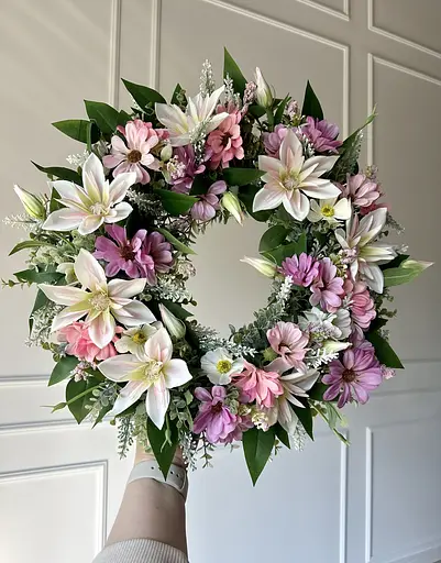 Декоративный венок Hvoya из искусственных цветов Весенняя роща диаметром 50 см - фото 2