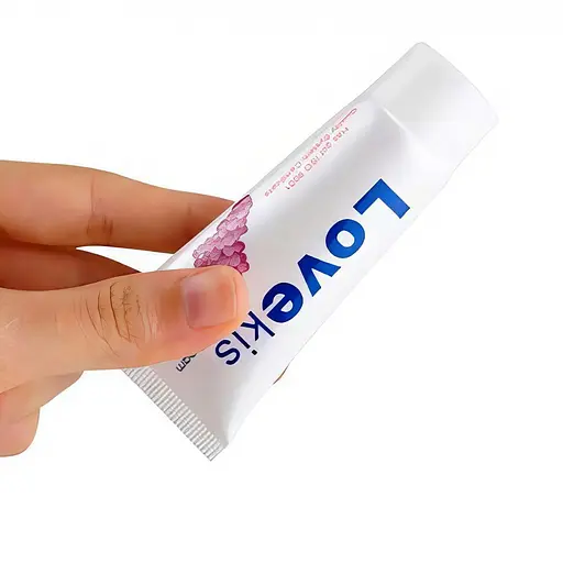 Гель-лубрикант зволожуючий Love Kiss на водній основі зі смаком винограду 25 мл - фото 2