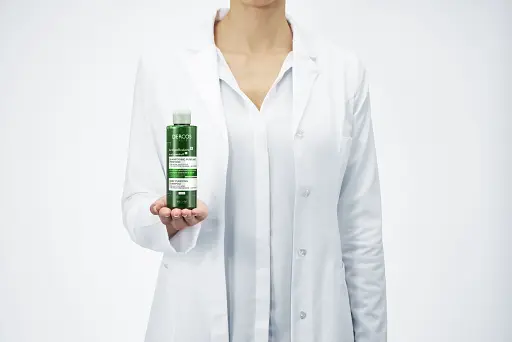 Шампунь-скраб Vichy Dercos для глибокого очищення шкіри голови та волосся 250 мл + набір для догляду - фото 4