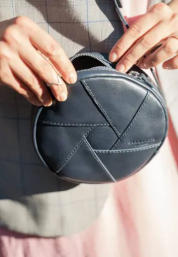 Кожаная круглая женская сумка Бон-Бон темно-синяя - фото 6