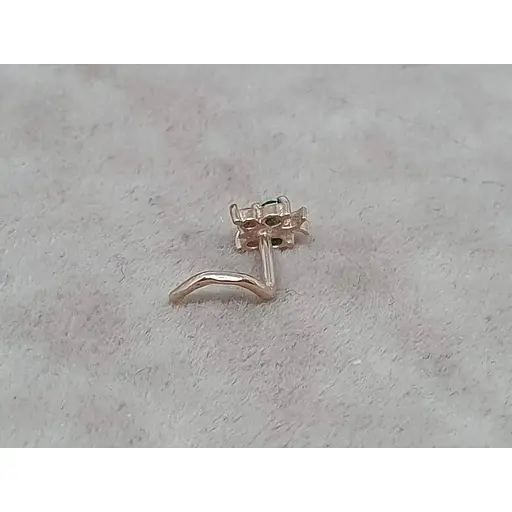 Золотая серьга-пирсинг в нос Dear с фианитами. 1041.6 Зеленый - фото 3