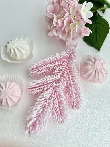 Гілка хвойна лита Hvoya Lux Marshmallow Pink рожева засніжена 33 см 150 шт. - фото 4