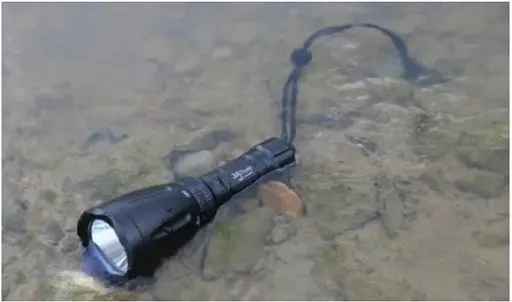 Підводний водонепроникний протиударний ліхтар Police 8774 T6 - фото 5