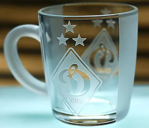 Скляна чашка 350 мл ФК Динамо Київ з гравіюванням подарунок для фаната  футбольна кружка - фото 3