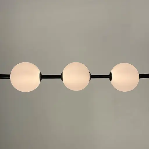 Удлиненная черная люстра с 3-мя акриловыми шариками | Ст. 910B/3 BK | Line F - фото 2