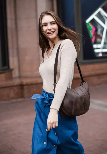 Шкіряна жіноча сумка Круасан темно-коричнева - фото 8