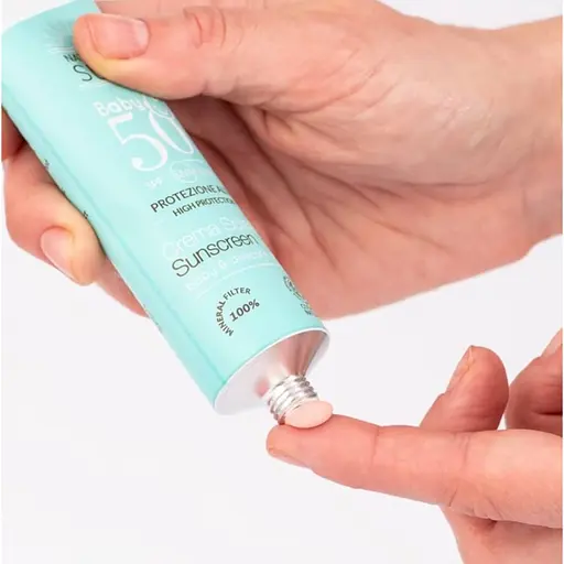 Дитячий сонцезахисний крем-флюїд SPF 50 в алюмінієвій тубі 75 мл Officina naturae - фото 3