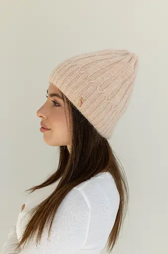 Теплая женская шапка Ангораектор двухслойная с брошью Молочный - фото 3