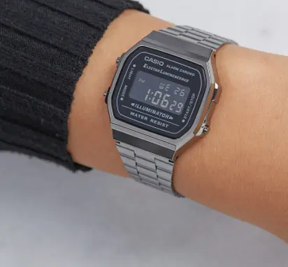 Чоловічі наручні годинники Casio Collection A168WEGG-1BEF зі сталевим браслетом - фото 3