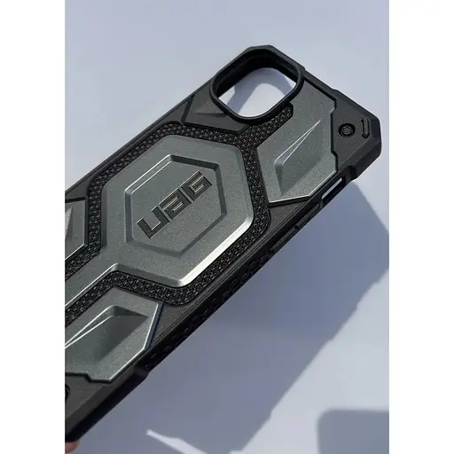 Оригинальный противоударный чехол UAG Monarch Pro MagSafe Kevlar Silver для iPhone 15 Plus/14 Plus (114029113933) - фото 6