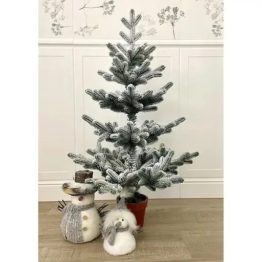 Ялинка Hvoya Traditional лита в горщику 90 см засніжена